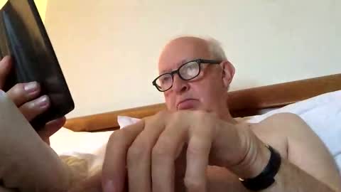 hotmuff99 online show from 10/17/25, 08:06