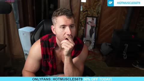Snapshot of hotmuscles6t9 chatting on 10/11/25, 12:26 hotmuscles6t9 online show from 10/11/25, 12:26