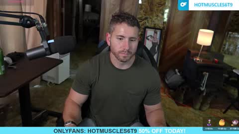 Snapshot of hotmuscles6t9 chatting on 10/14/25, 08:20 hotmuscles6t9 online show from 10/14/25, 08:20