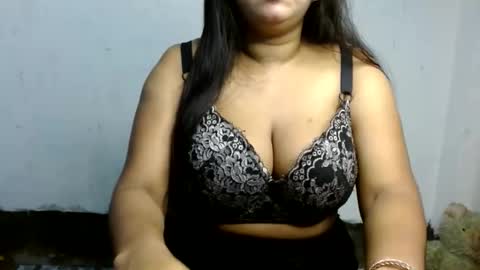 Snapshot of hotmuskan21 chatting on 10/10/25, 06:18 Muskan online show from 10/10/25, 06:18
