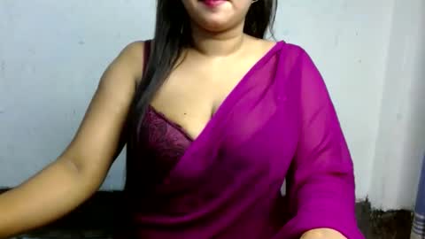 Snapshot of hotmuskan21 chatting on 10/12/25, 05:45 Muskan online show from 10/12/25, 05:45