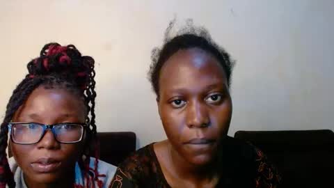 Snapshot of hotnelli chatting on 10/23/25, 03:33 Rose online show from 10/23/25, 03:33