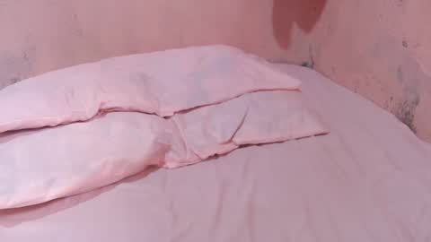 hotpink4u04 online show from 01/28/25, 03:36