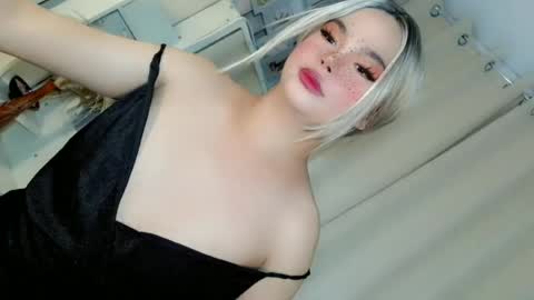 hotsiren101 online show from 06/17/26, 03:46