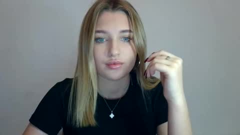 Stella online show from 10/26/25, 09:31