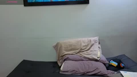 Snapshot of hotstud_999 chatting on 10/29/25, 02:25 Andres online show from 10/29/25, 02:25