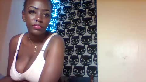Snapshot of hott_amalia chatting on 12/05/25, 01:52 Amalia online show from 12/05/25, 01:52