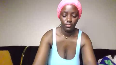 Snapshot of hott_amalia chatting on 12/21/25, 11:56 Amalia online show from 12/21/25, 11:56