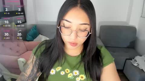 Snapshot of hottbee1 chatting on 09/20/25, 07:04 AMY online show from 09/20/25, 07:04