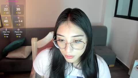 Snapshot of hottbee1 chatting on 10/06/25, 07:33 AMY online show from 10/06/25, 07:33