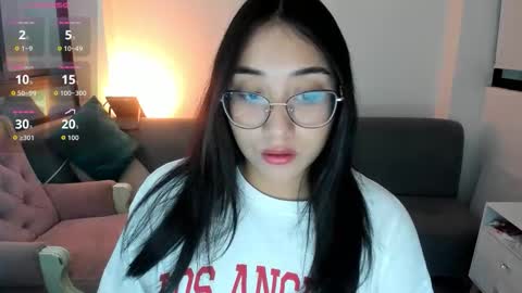 Snapshot of hottbee1 chatting on 10/10/25, 07:35 AMY online show from 10/10/25, 07:35