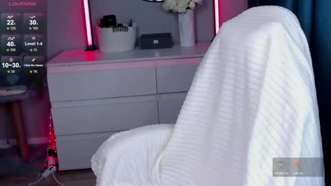 hello Im Eva online show from 10/02/25, 02:35