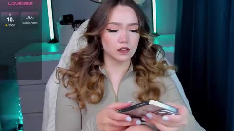 hello Im Eva online show from 10/06/25, 09:40