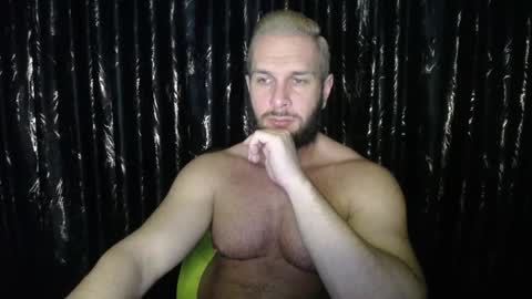 Snapshot of hotterlrg chatting on 02/17/25, 12:32 hotterlrg online show from 02/17/25, 12:32