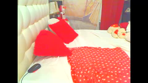 Snapshot of hottesa2019 chatting on 09/17/25, 10:33 THEONE online show from 09/17/25, 10:33