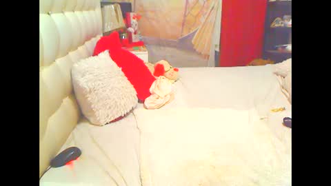 Snapshot of hottesa2019 chatting on 09/22/25, 11:45 THEONE online show from 09/22/25, 11:45