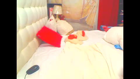 Snapshot of hottesa2019 chatting on 11/02/25, 11:45 THEONE online show from 11/02/25, 11:45