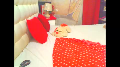 Snapshot of hottesa2019 chatting on 11/15/25, 06:04 THEONE online show from 11/15/25, 06:04