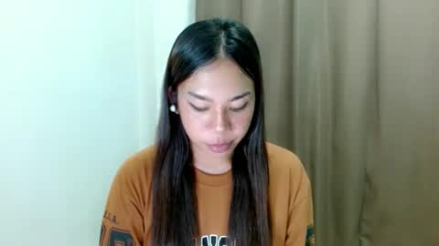 nika  online show from 10/28/25, 06:39