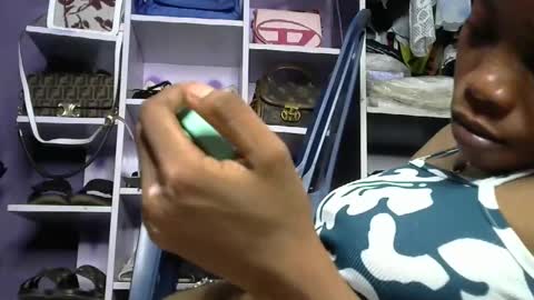 Snapshot of hottie_baddie14 chatting on 11/27/25, 10:28 hottie baddie14 online show from 11/27/25, 10:28