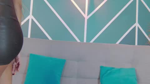 Snapshot of hottie_veronica chatting on 09/30/25, 12:43 Veronica independent model online show from 09/30/25, 12:43