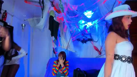 Snapshot of hotties_kittens18 chatting on 10/31/25, 04:08 hotties_kittens18 online show from 10/31/25, 04:08