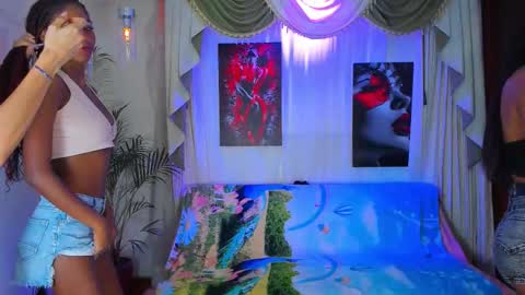 Snapshot of hotties_kittens18 chatting on 12/05/25, 06:04 hotties_kittens18 online show from 12/05/25, 06:04