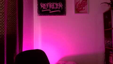 Snapshot of hottietat4u chatting on 02/14/25, 03:58 Tat  online show from 02/14/25, 03:58