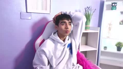 hottiie_guy online show from 10/20/25, 05:35