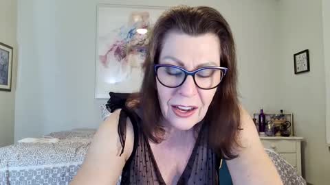 Snapshot of hottxgilf chatting on 02/21/25, 01:44 Maggie online show from 02/21/25, 01:44