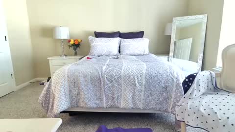 Maggie online show from 09/25/25, 08:34