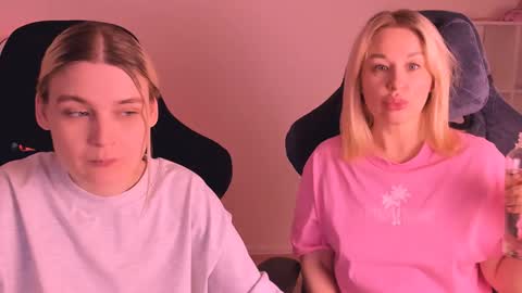 Snapshot of hottyblonds chatting on 01/03/25, 06:57 Nessie and Jessie online show from 01/03/25, 06:57