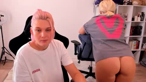 Snapshot of hottyblonds chatting on 10/03/25, 09:39 Nessie and Jessie online show from 10/03/25, 09:39