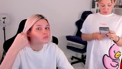 Snapshot of hottyblonds chatting on 11/01/25, 10:50 Nessie and Jessie online show from 11/01/25, 10:50