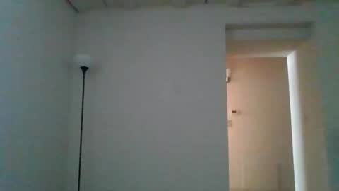 hotwhitedude2026 online show from 06/05/26, 05:18