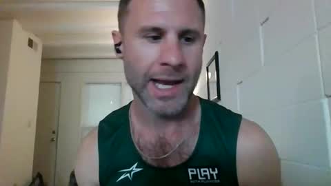 hotwhitedude2026 online show from 06/11/26, 12:32