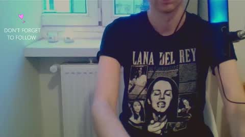 Snapshot of houdenni chatting on 02/04/25, 06:25 twinkie online show from 02/04/25, 06:25