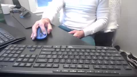 Snapshot of hoverday chatting on 10/27/25, 12:31 hoverday online show from 10/27/25, 12:31