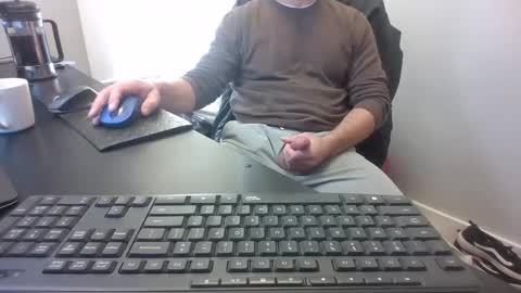 Snapshot of hoverday chatting on 11/06/25, 05:25 hoverday online show from 11/06/25, 05:25