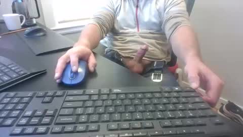 Snapshot of hoverday chatting on 11/25/25, 04:07 hoverday online show from 11/25/25, 04:07