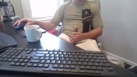 Snapshot of hoverday chatting on 12/03/25, 07:45 hoverday online show from 12/03/25, 07:45