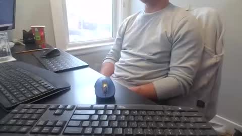 Snapshot of hoverday chatting on 12/04/25, 02:15 hoverday online show from 12/04/25, 02:15