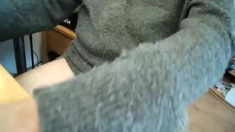 Snapshot of hovesub chatting on 12/16/25, 11:37 English sub online show from 12/16/25, 11:37