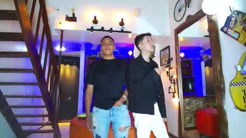 Snapshot of howents chatting on 09/21/25, 02:13 HOWENTS online show from 09/21/25, 02:13