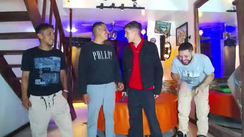 Snapshot of howents chatting on 09/23/25, 02:03 HOWENTS online show from 09/23/25, 02:03