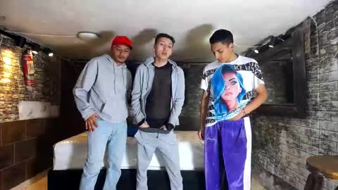 Snapshot of howents chatting on 10/19/25, 02:18 HOWENTS online show from 10/19/25, 02:18