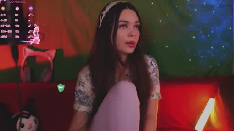 Snapshot of howtomeow chatting on 09/22/25, 05:15 Mia online show from 09/22/25, 05:15