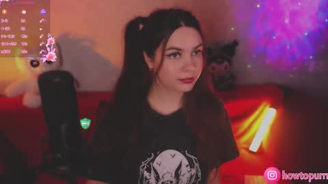 Snapshot of howtomeow chatting on 10/12/25, 04:28 Mia online show from 10/12/25, 04:28