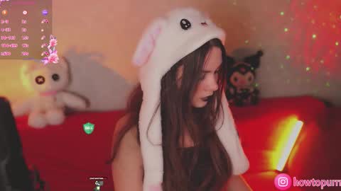 Snapshot of howtomeow chatting on 10/14/25, 05:03 Mia online show from 10/14/25, 05:03