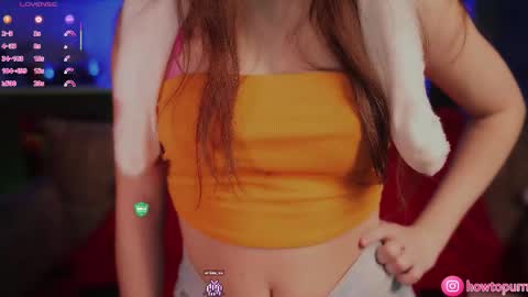 Snapshot of howtomeow chatting on 11/19/25, 05:46 Mia online show from 11/19/25, 05:46